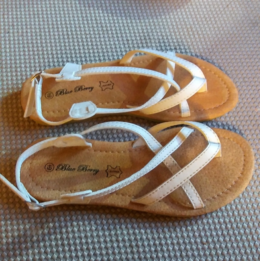 New Women's Crisscross Sandals